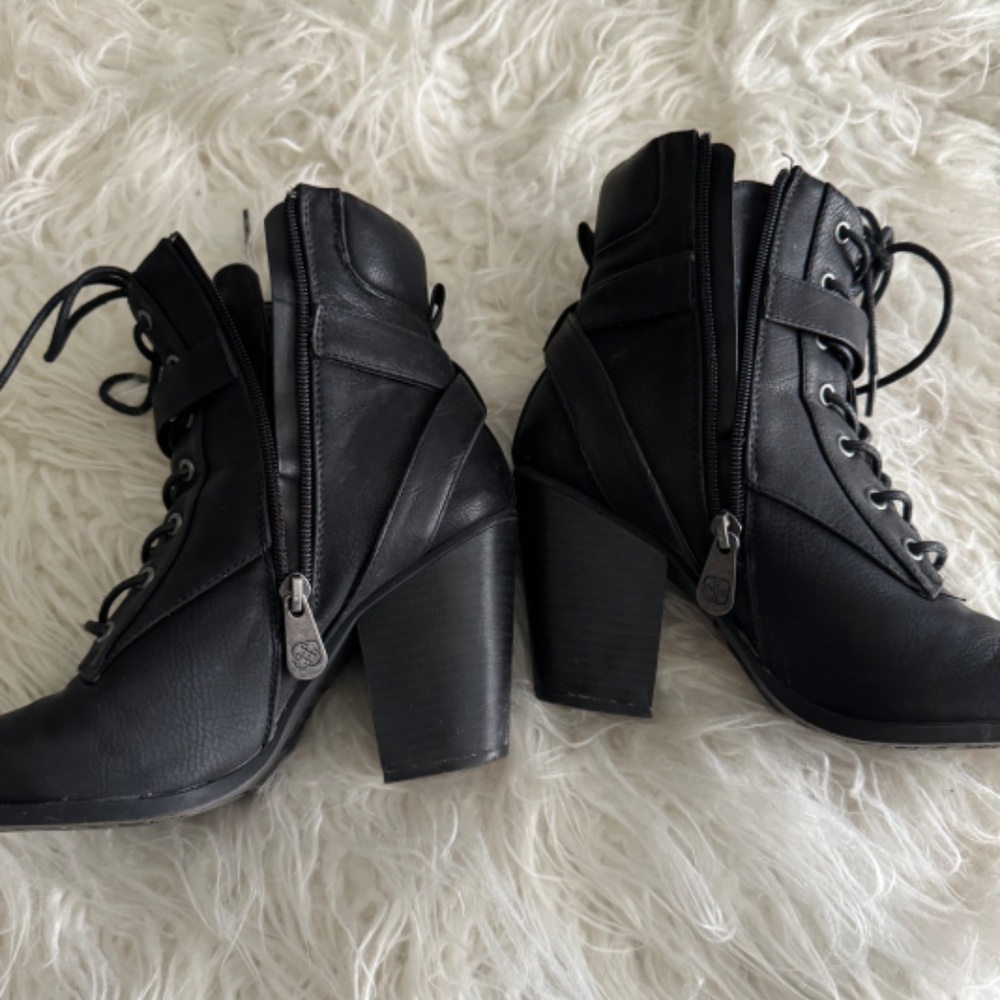 9M High Heeled short boot - Picture 2 of 5